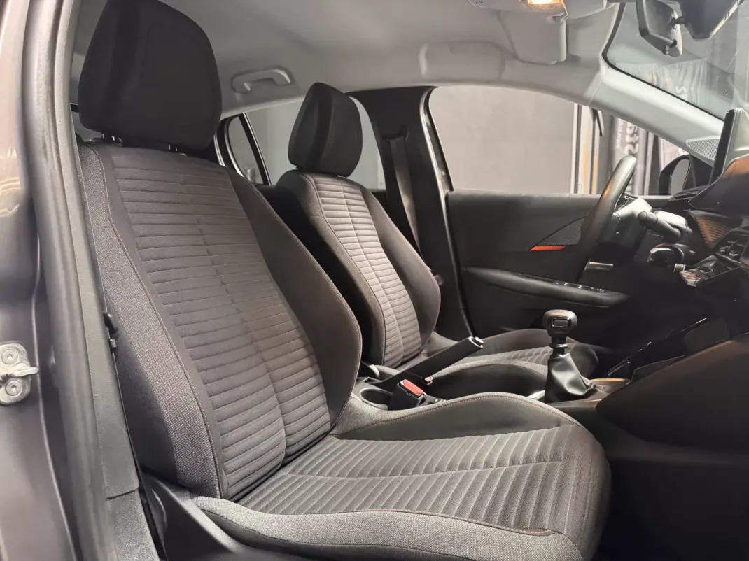 Peugeot 208 2023 - 14990 EUR, 75900 km - AUTO.MOTO.pt - 75900km - foto 24 de 25