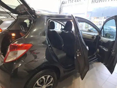 Toyota Yaris 2012 - 7900 EUR, 160000 km - AUTO.MOTO.pt - 160000km - foto 10 de 16