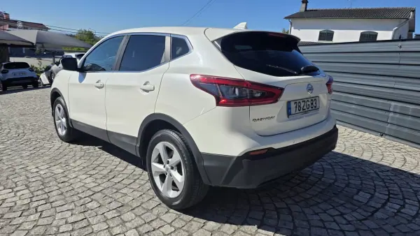 Nissan Qashqai 2019 - 18590 EUR, 110000 km - AUTO.MOTO.pt - 110000km - foto 3 de 31
