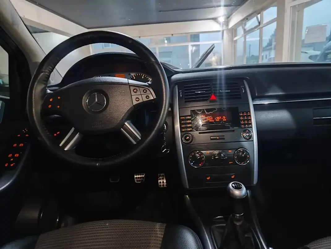 Mercedes-Benz B 200 2005 - 7250 EUR, 226300 km - AUTO.MOTO.pt - 226300km - foto 32 de 33