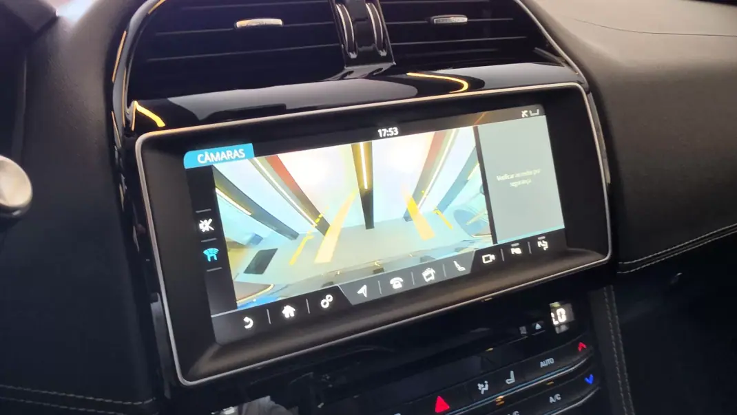Jaguar F-Pace 2017 - 19500 EUR, 157804 km - 157804km - foto 60 de 74