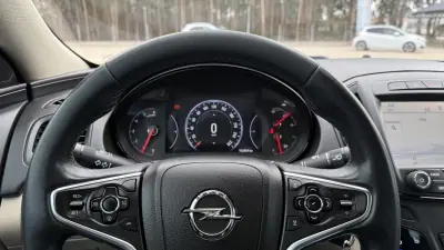Opel Insignia 2016 - 13500 EUR, 164000 km - AUTO.MOTO.pt - 164000km - foto 26 de 61