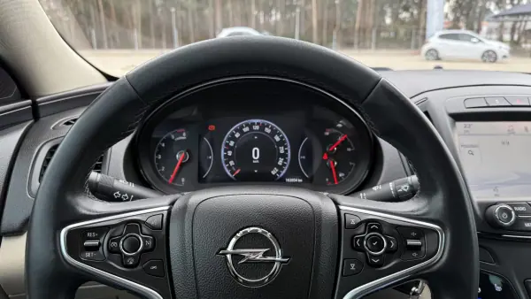 Opel Insignia 2016 - 12500 EUR, 164000 km - AUTO.MOTO.pt - 164000km - foto 26 de 61
