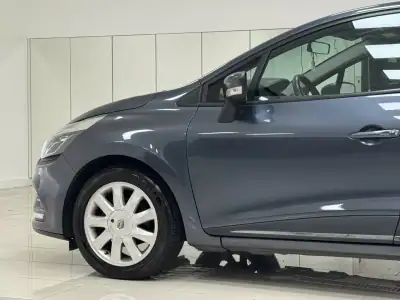 Renault Clio 2017 - 11890 EUR, 109000 km - AUTO.MOTO.pt - 109000km - foto 11 de 17