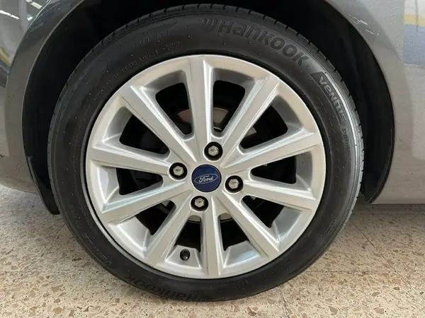 Ford Fiesta 2017 - 9900 EUR, 152000 km - AUTO.MOTO.pt - 152000km - foto 22 de 23