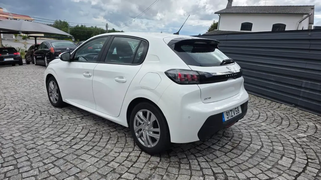Peugeot 208 2020 - 13490 EUR, 49000 km - AUTO.MOTO.pt - 49000km - foto 3 de 23