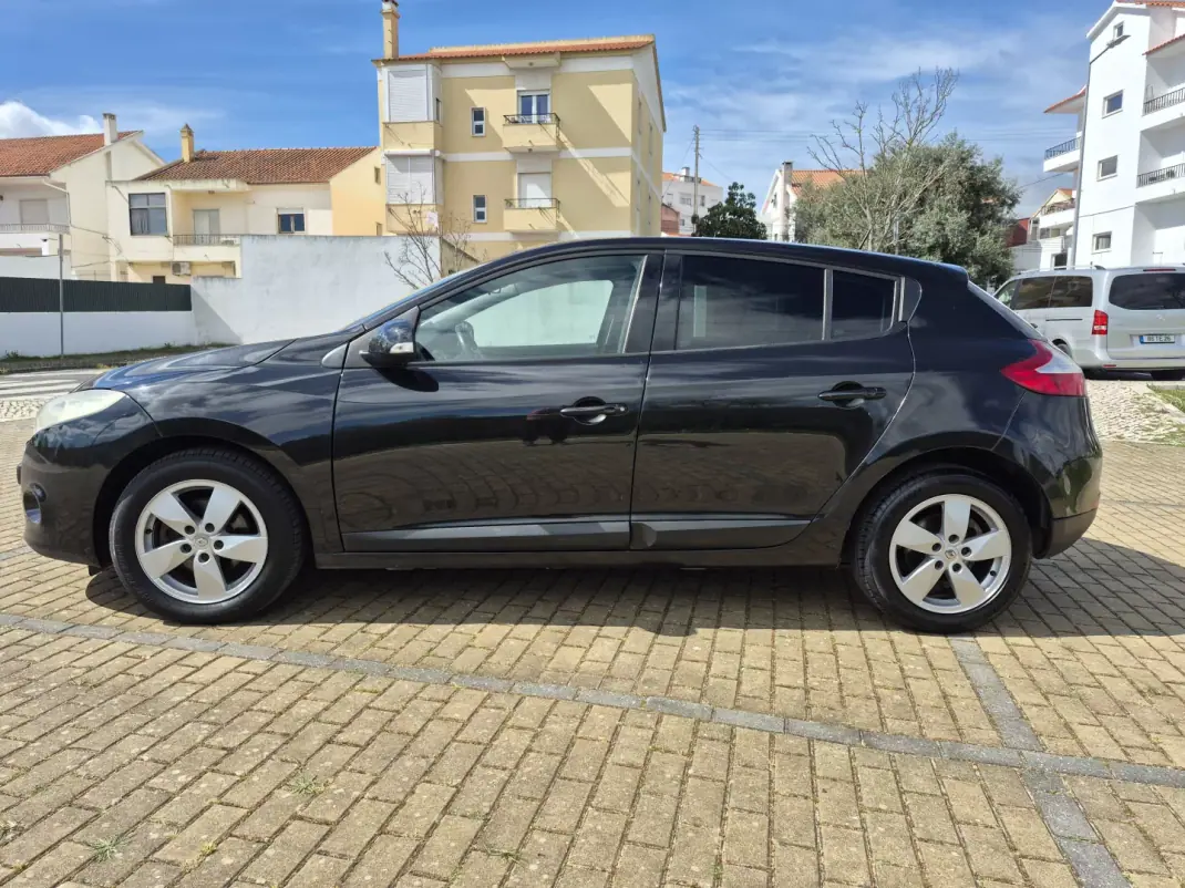 Renault Mégane 2010 - 5250 EUR, 255154 km - AUTO.MOTO.pt - 255154km - foto 5 de 23