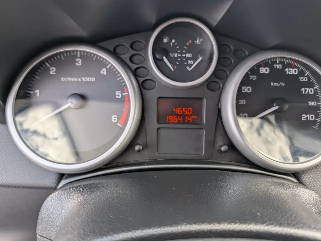 Peugeot 207 2011 - 4250 EUR, 196414 km - AUTO.MOTO.pt - 196414km - foto 16 de 16