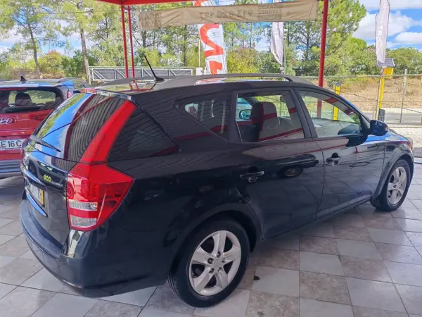 Kia Ceed SW 1.6 CRDi TX ISG 2010 Diesel