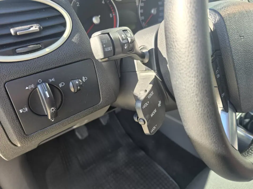 Ford Focus 2006 - 2750 EUR, 323000 km - 323000km - foto 12 de 17