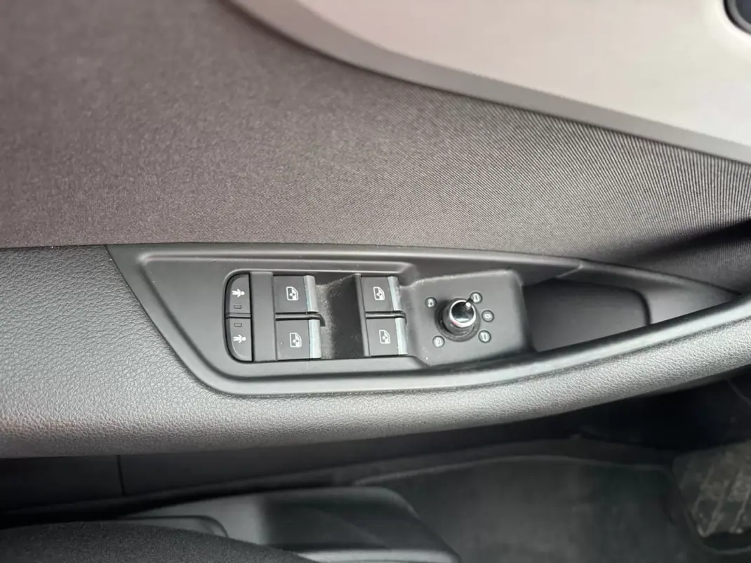 Audi A4 Avant 2019 - 24900 EUR, 91315 km - AUTO.MOTO.pt - 91315km - foto 7 de 21