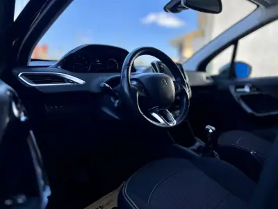 Peugeot 208 2017 - 9950 EUR, 147000 km - AUTO.MOTO.pt - 147000km - foto 12 de 24