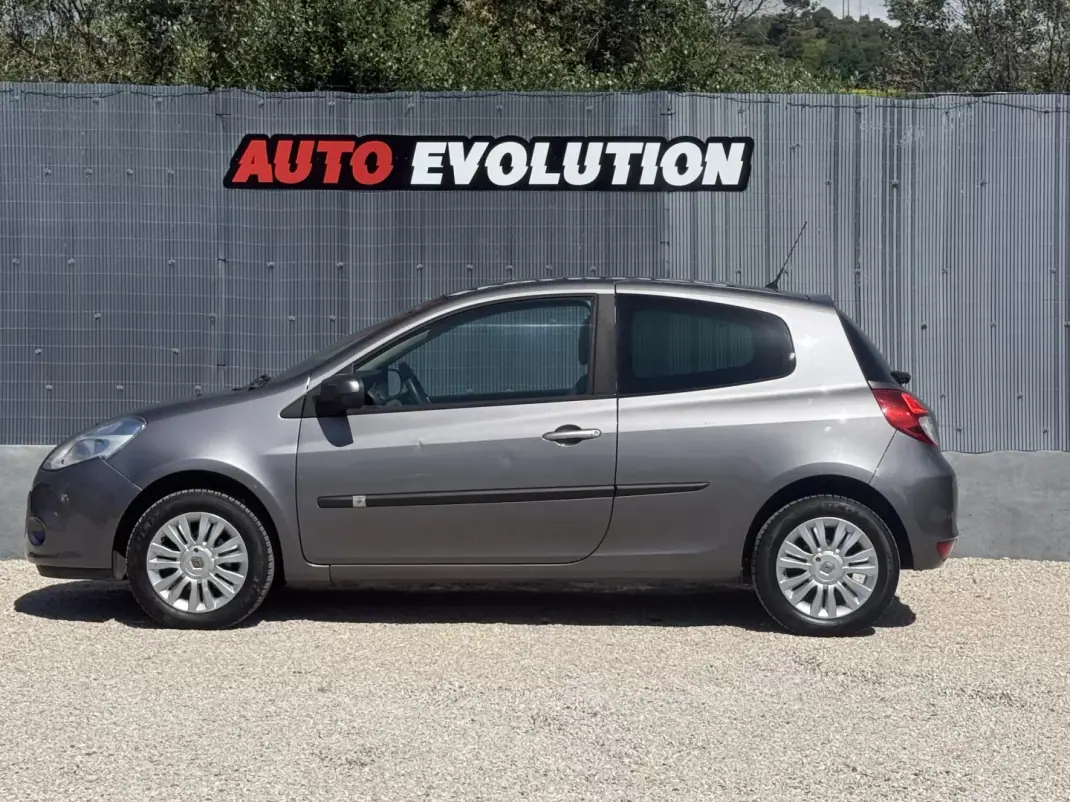 Renault Clio 2009 - 5950 EUR, 110000 km - AUTO.MOTO.pt - 110000km - foto 2 de 14