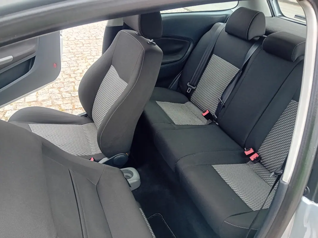 SEAT Ibiza 2008 - 3750 EUR, 189000 km - AUTO.MOTO.pt - 189000km - foto 11 de 12