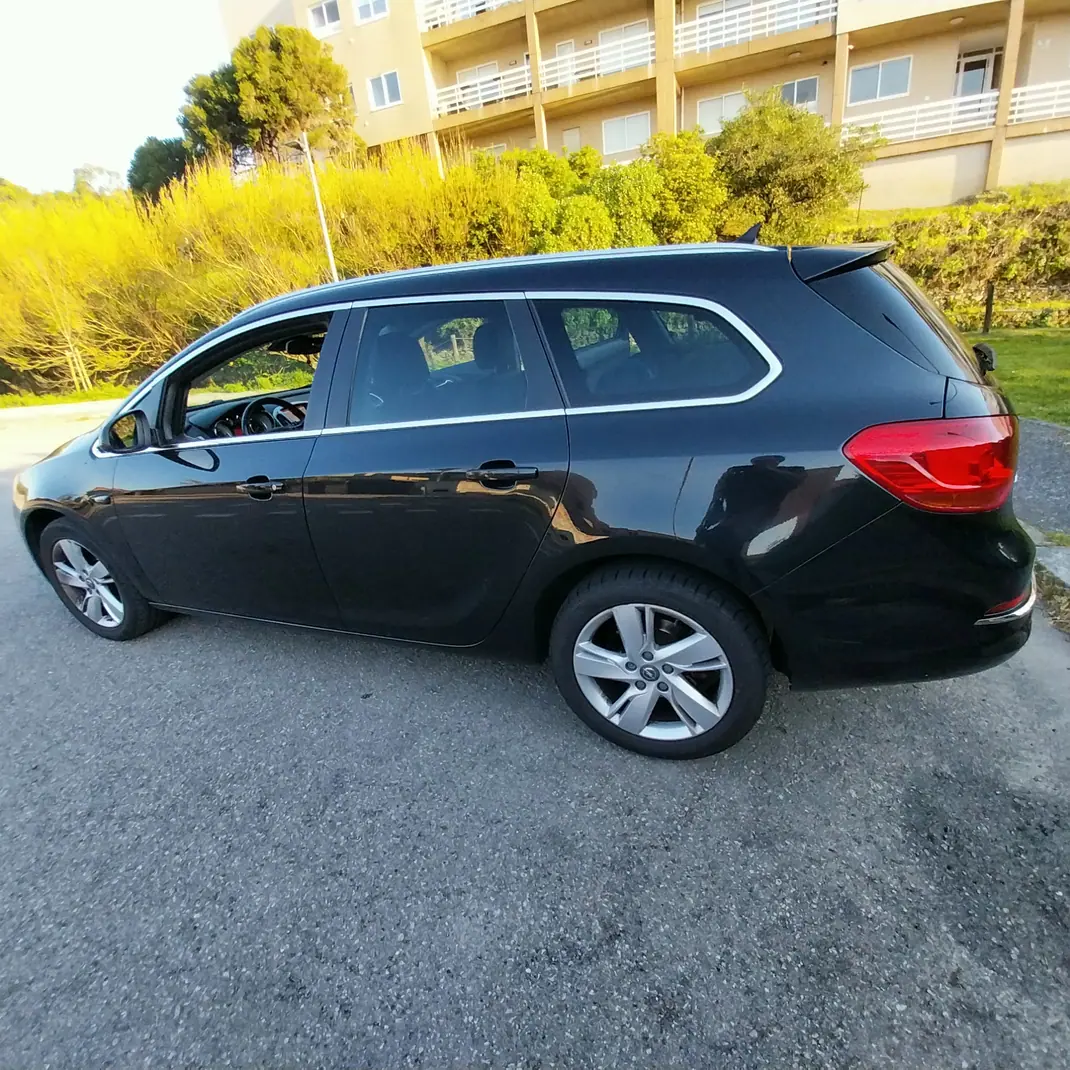 Opel Astra Sports Tourer 2015 - 7500 EUR, 168000 km - AUTO.MOTO.pt - 168000km - foto 2 de 15