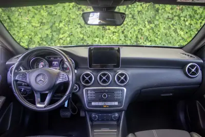 Mercedes-Benz A 180 2016 - 16500 EUR, 136000 km - AUTO.MOTO.pt - 136000km - foto 15 de 16
