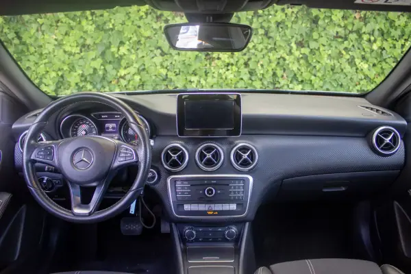 Mercedes-Benz A 180 2016 - 16500 EUR, 136000 km - AUTO.MOTO.pt - 136000km - foto 15 de 16