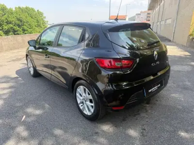 Renault Clio 2014 - 7650 EUR, 170000 km - AUTO.MOTO.pt - 170000km - foto 6 de 24