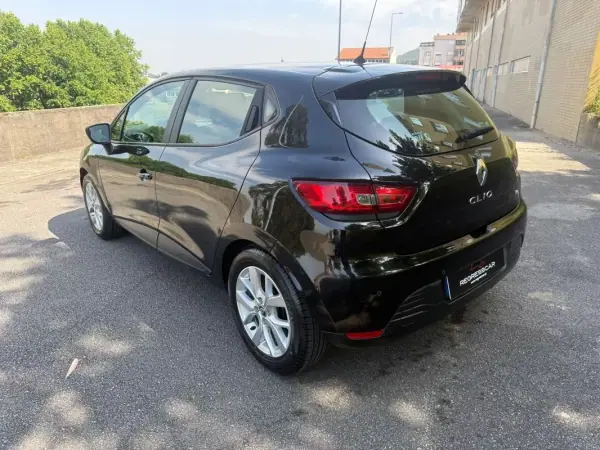 Renault Clio 2014 - 7650 EUR, 170000 km - AUTO.MOTO.pt - 170000km - foto 6 de 24