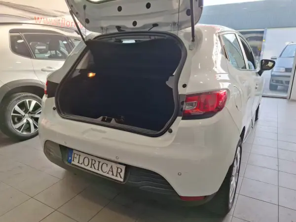 Renault Clio 2016 - 8900 EUR, 150560 km - AUTO.MOTO.pt - 150560km - foto 5 de 7