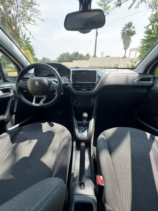 Peugeot 208 2013 - 14990 EUR, 103386 km - AUTO.MOTO.pt - 103386km - foto 7 de 10
