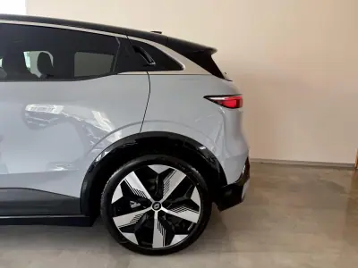 Renault Mégane E-Tech 2022 - 24999 EUR, 27000 km - AUTO.MOTO.pt - 27000km - foto 22 de 116