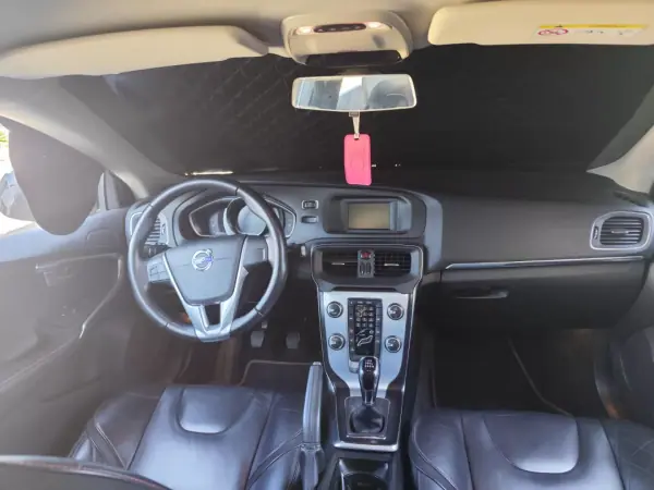 Volvo V40 2015 - 13999 EUR, 116000 km - AUTO.MOTO.pt - 116000km - foto 12 de 13