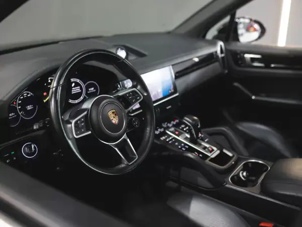 Porsche Cayenne 2018 - 57990 EUR, 119000 km - AUTO.MOTO.pt - 119000km - foto 17 de 24