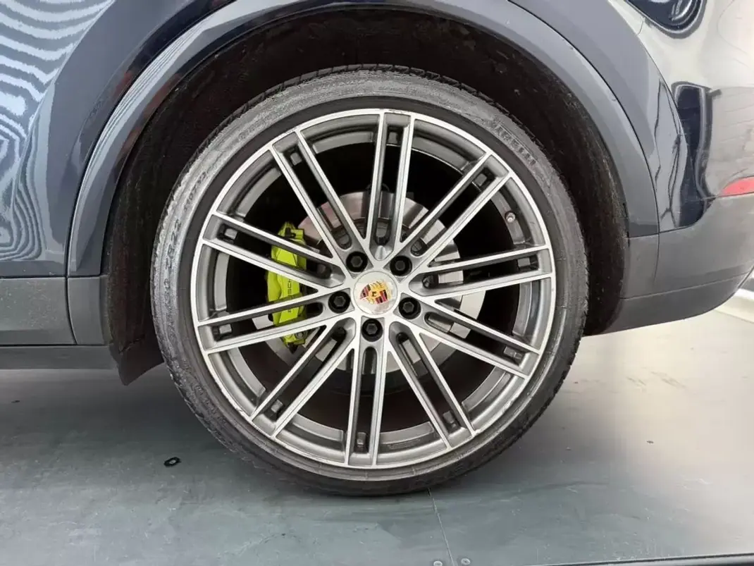 Porsche Cayenne 2019 - 59990 EUR, 87906 km - 87906km - foto 27 de 33