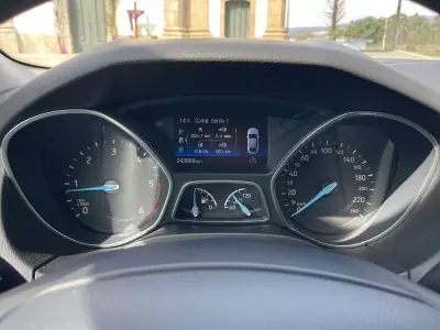 Ford Focus SW 2017 - 7750 EUR, 243000 km - AUTO.MOTO.pt - 243000km - foto 38 de 39