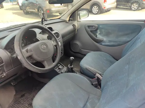 Opel Corsa 2006 - 2900 EUR, 277000 km - AUTO.MOTO.pt - 277000km - foto 16 de 17