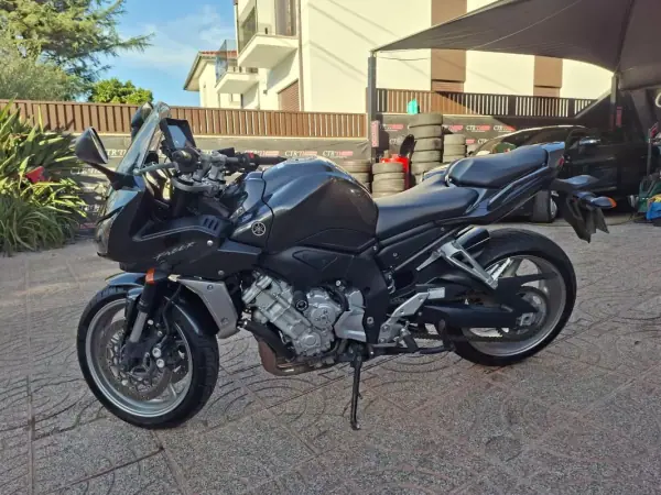 Yamaha FZ 6 R 2010 Gasolina — 21 000 km Yamaha FZ 6 R 2010 Gasolina