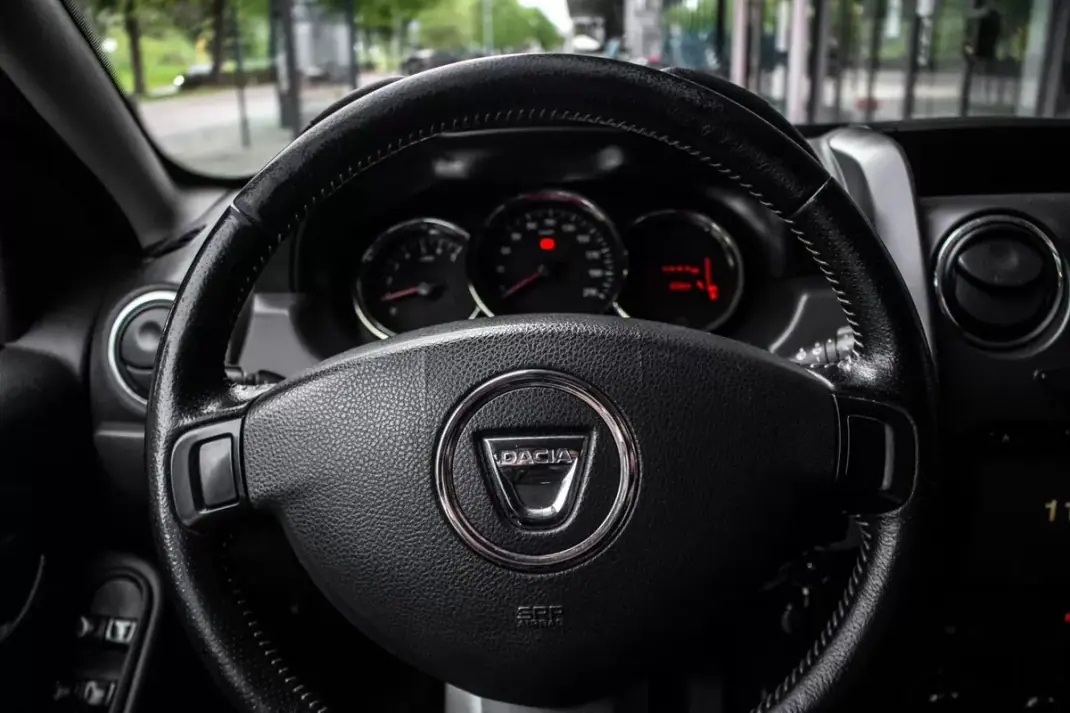 Dacia Duster 2014 - 10490 EUR, 134765 km - AUTO.MOTO.pt - 134765km - foto 12 de 36