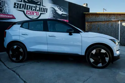 Volvo EX 30 2024 - 31900 EUR, 28000 km - AUTO.MOTO.pt - 28000km - foto 6 de 26