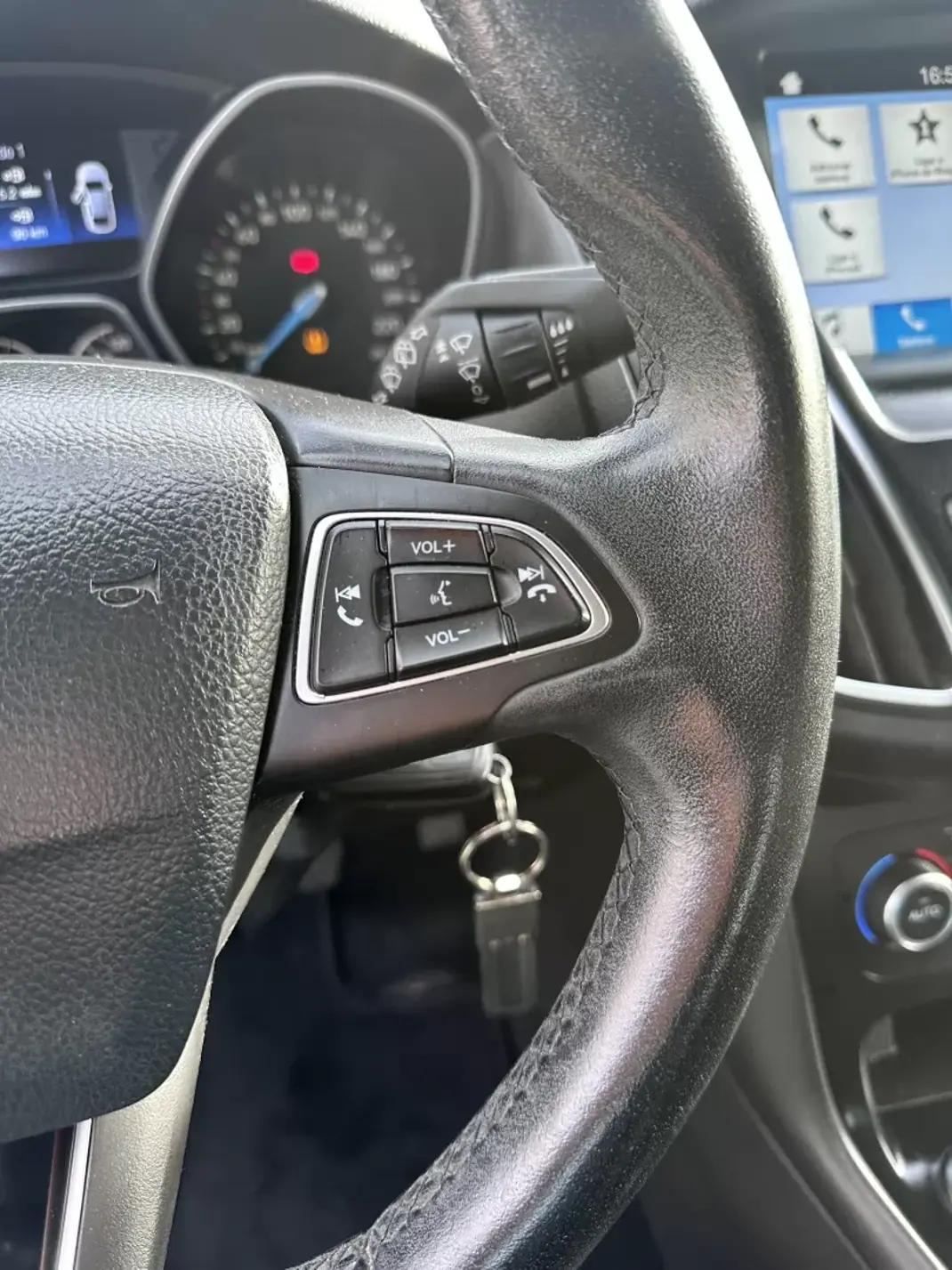 Ford Focus 2017 - 9900 EUR, 190000 km - AUTO.MOTO.pt - 190000km - foto 34 de 50