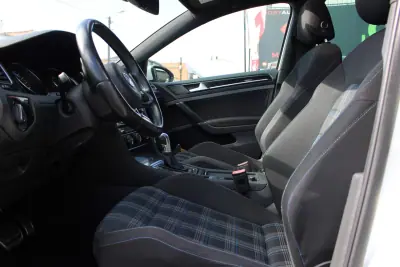 Volkswagen Golf 2015 - 12900 EUR, 233561 km - AUTO.MOTO.pt - 233561km - foto 6 de 27