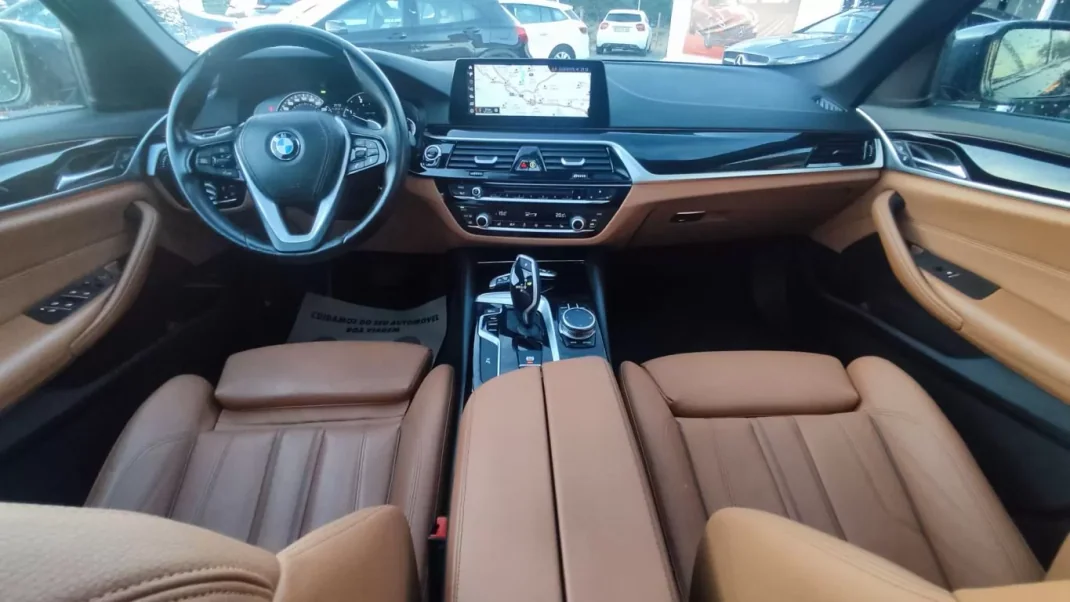 BMW 520 2018 - 29990 EUR, 130000 km - AUTO.MOTO.pt - 130000km - foto 2 de 43