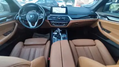 BMW 520 2018 - 29990 EUR, 130000 km - AUTO.MOTO.pt - 130000km - foto 2 de 43