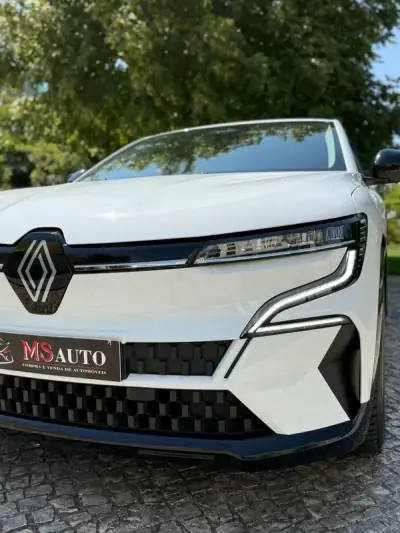 Renault Mégane E-Tech 2023 - 21990 EUR, 43500 km - AUTO.MOTO.pt - 43500km - foto 33 de 38