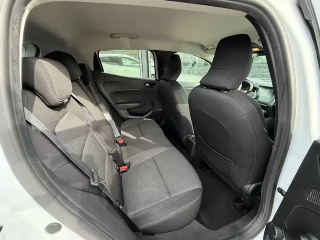 Renault Clio 2021 - 16900 EUR, 65300 km - AUTO.MOTO.pt - 65300km - foto 2 de 12