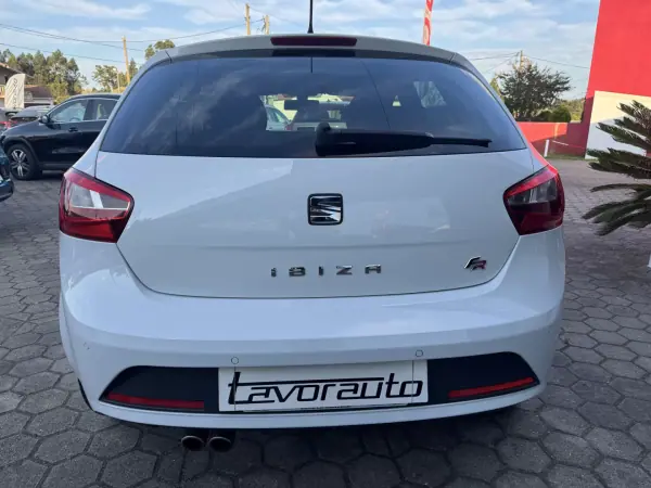 SEAT Ibiza 2014 - 11500 EUR, 93000 km - AUTO.MOTO.pt - 93000km - foto 8 de 41