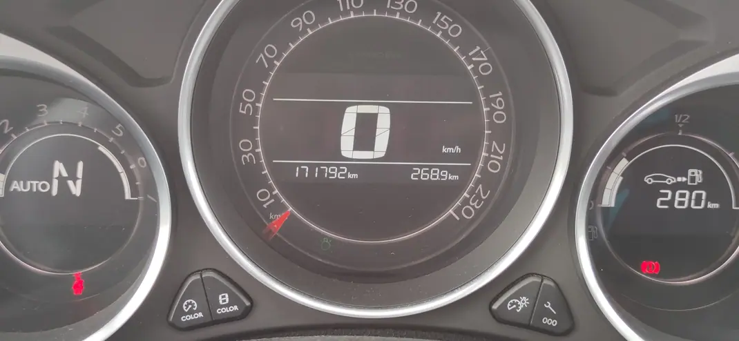 Citroën DS4 2011 - 8000 EUR, 172000 km - AUTO.MOTO.pt - 172000km - foto 10 de 10