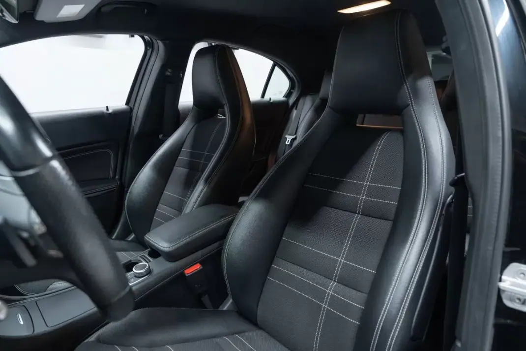 Mercedes-Benz A 180 2015 - 16950 EUR, 81000 km - AUTO.MOTO.pt - 81000km - foto 18 de 36