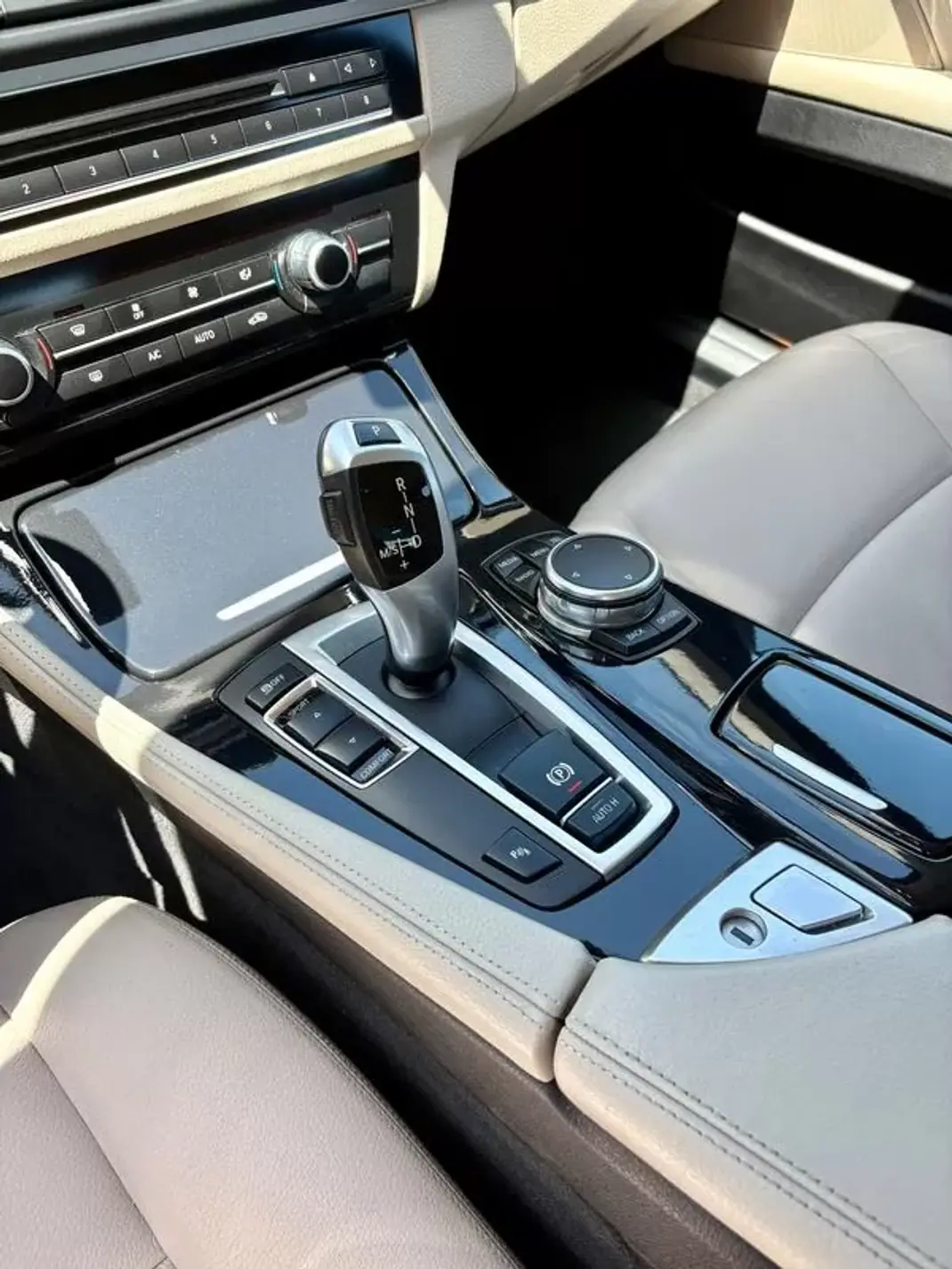 BMW 520 2015 - 21900 EUR, 56196 km - AUTO.MOTO.pt - 56196km - foto 11 de 24