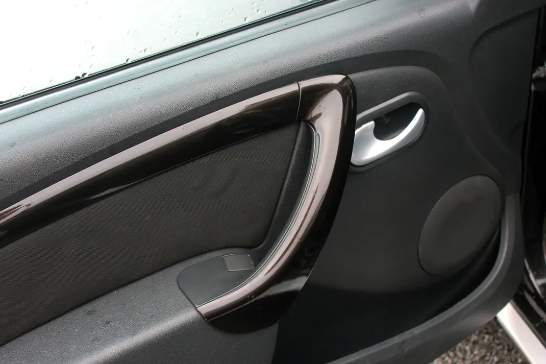 Dacia Duster 2010 - 6250 EUR, 155000 km - AUTO.MOTO.pt - 155000km - foto 4 de 24