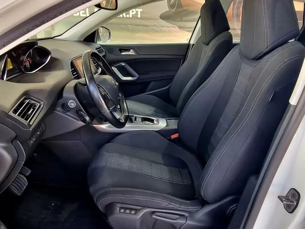 Peugeot 308 SW 2016 - 9990 EUR, 197000 km - AUTO.MOTO.pt - 197000km - foto 6 de 17