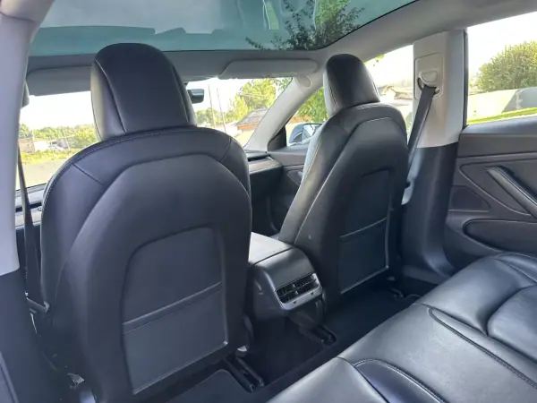 Tesla Model 3 2019 - 19900 EUR, 270000 km - AUTO.MOTO.pt - 270000km - foto 42 de 53