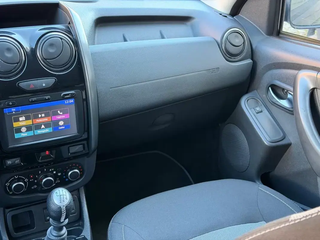 Dacia Duster 2018 - 12900 EUR, 131000 km - AUTO.MOTO.pt - 131000km - foto 10 de 31