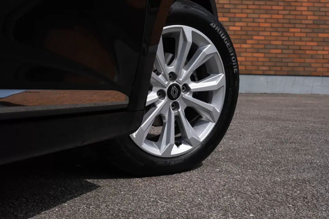 Renault Clio 2024 - 16950 EUR, 38060 km - AUTO.MOTO.pt - 38060km - foto 5 de 16