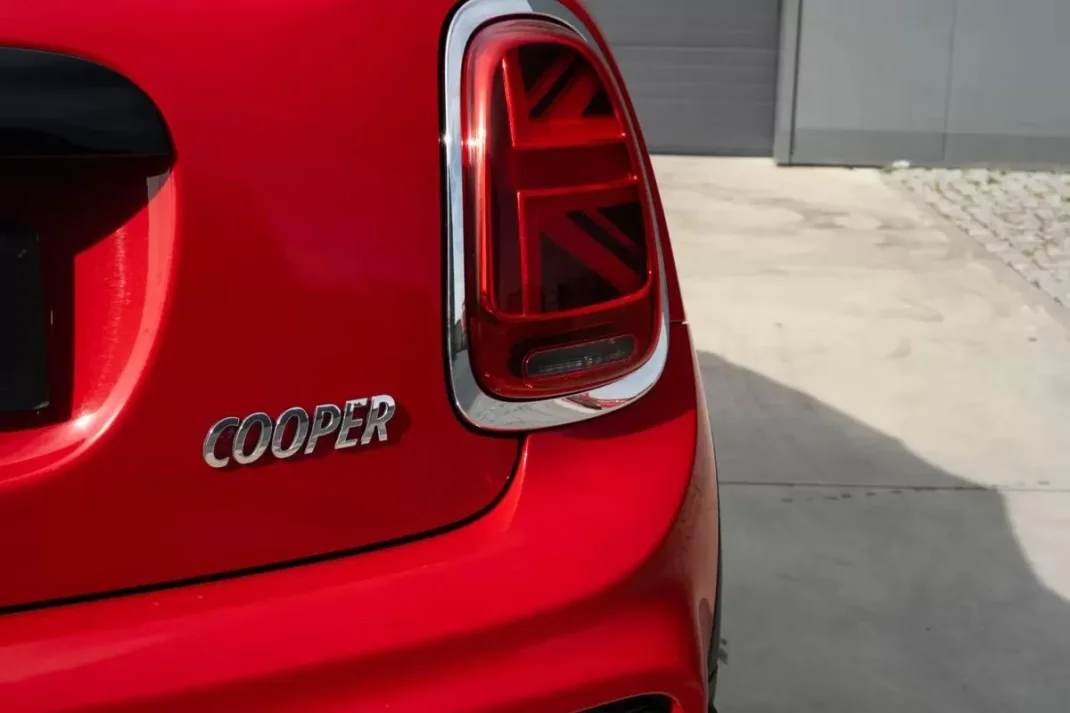 MINI Cooper 2021 - 25999 EUR, 94000 km - AUTO.MOTO.pt - 94000km - foto 15 de 38